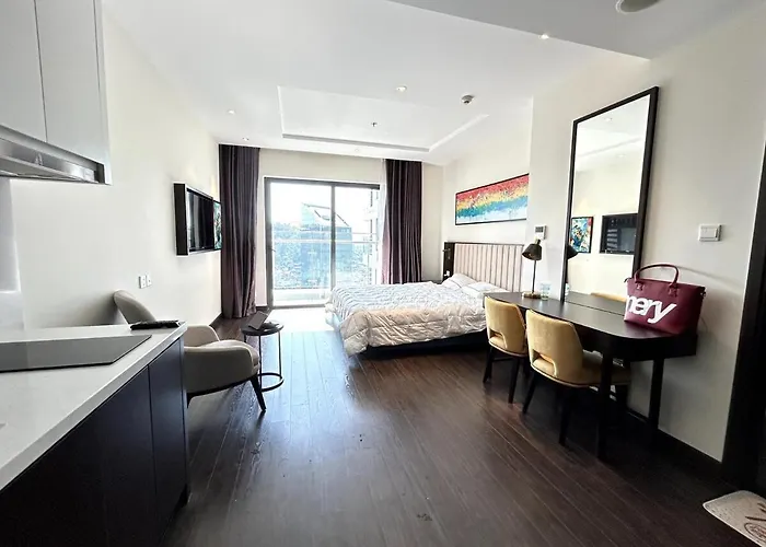 Halong Studio * Hạ Long